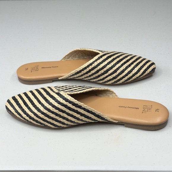 Time And Tru Women’s Slides 7.5 - Picture 3 of 6